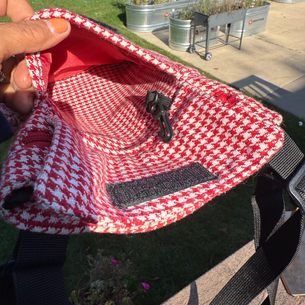 GUC! KAVU Red Houndstooth Wool Vintage Limited Edition Crossbody Bag - Picture 12 of 12